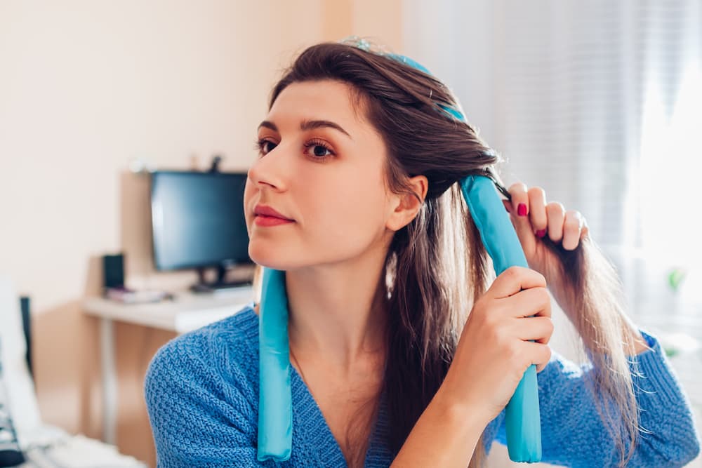 how to use heatless hair curlers